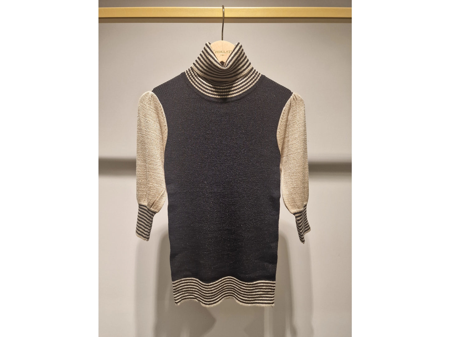 VERO TURTLE NECK TSHIRT