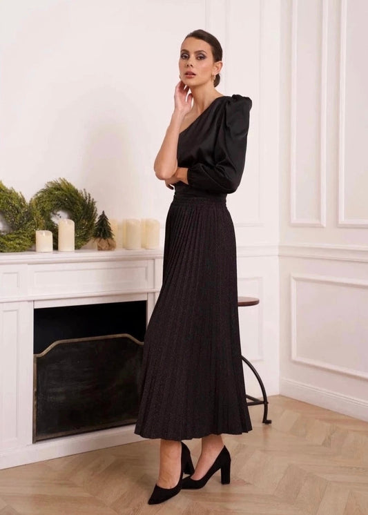 PLEATED BLACK SKIRT